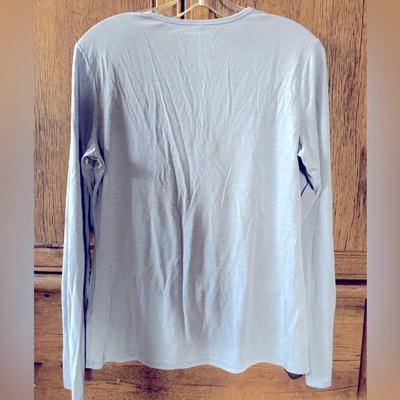 Fabletics RestoreKnit Long Sleeve Tee in Faded Denim, size large - Picture 7 of 7